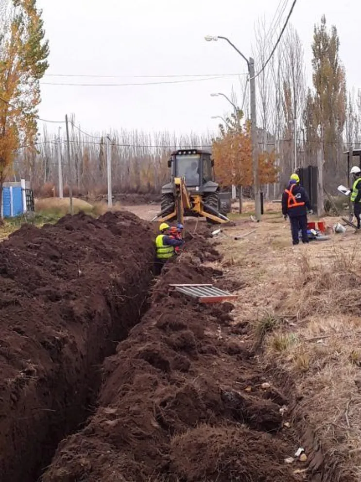 Comenzó la obra de agua potable en barrio Angeloni
