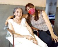 Enfermera hace 35 años, festeja su día con su paciente de 103 años