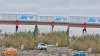 Accidente con suerte: colocaba un cartel en un puente, quedó colgado y casi cae sobre la ruta