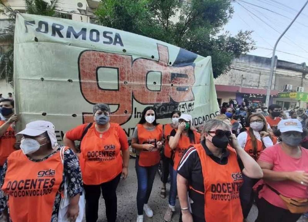 Docentes Autoconvocados: "el panorama será sombrío y nadie sabe con certeza que pasará; excepto los trabajadores, que cada fin de mes vamos a ver como nuestro poder adquisitivo pierde ante los precios"