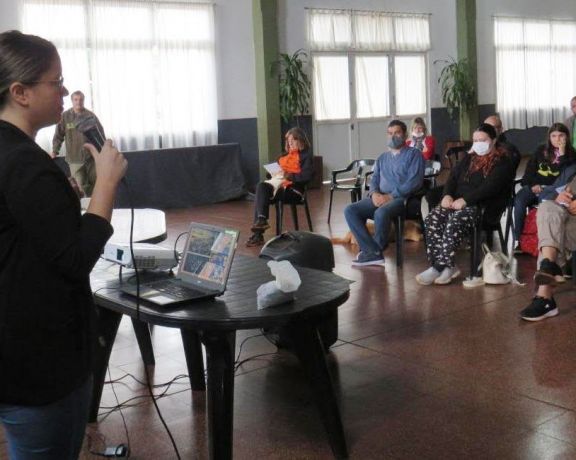 El Instituto Misionero de Biodiversidad dictó un taller de compostaje comunitario en Wanda 