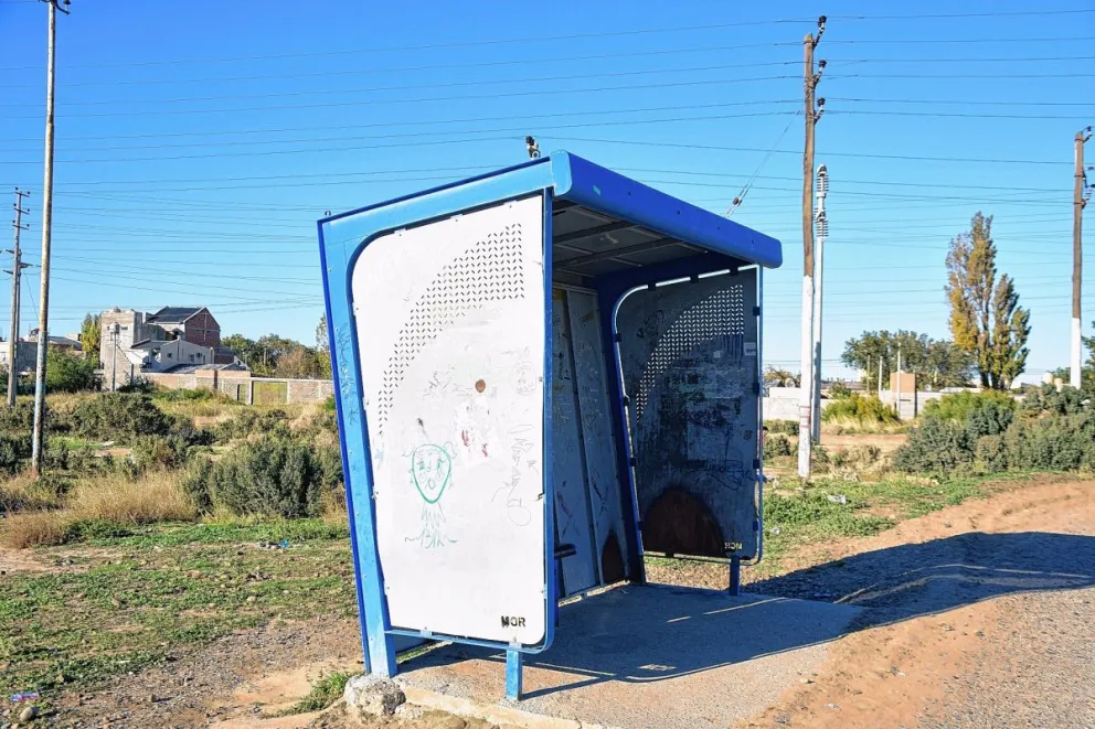 Piden más iluminación para garitas y paradas de colectivos en sectores de zona norte