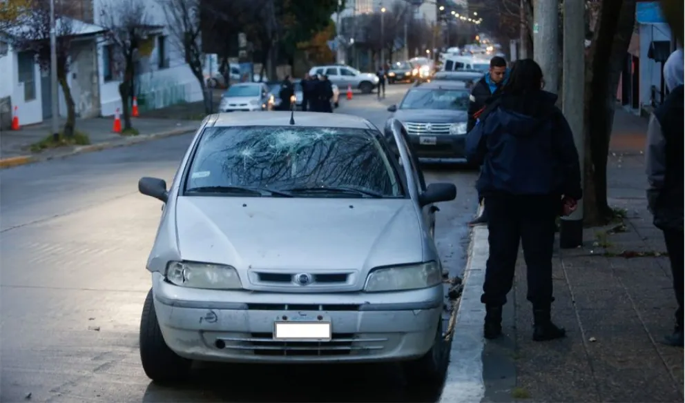 Buscan el arma de fuego que usaron para balear al hombre en el centro