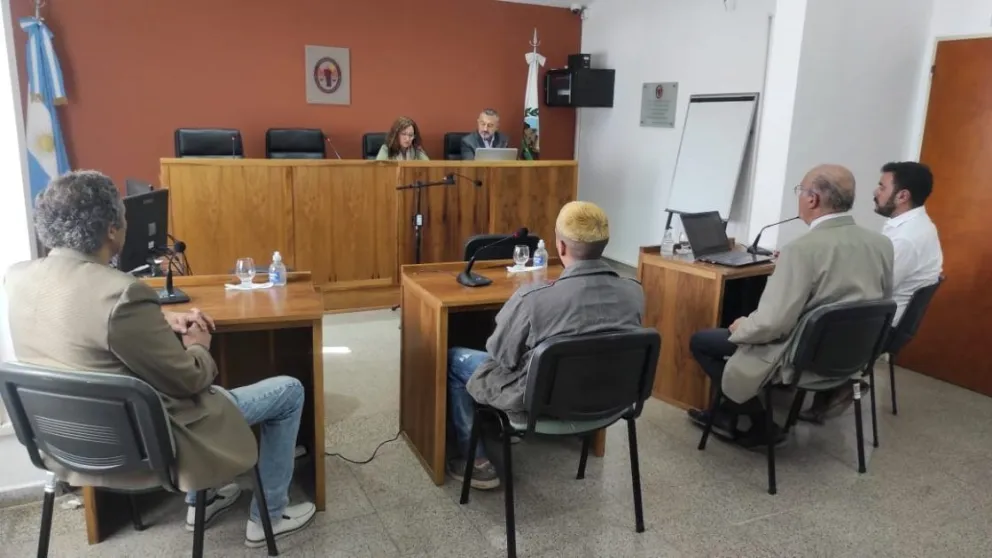 Rechazaron el juicio abreviado para el autor del incendio de un auto y robo de una campera