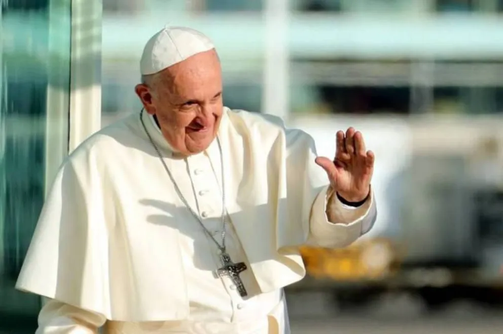 ¡Con un buen trago de tequila! Así sanará su rodilla el Papa Francisco 