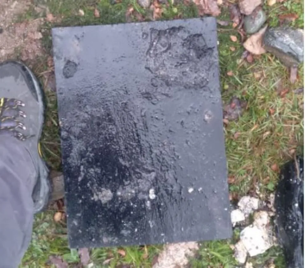 Una tabla en el colector principal de la red, fue lo que ocasionó el derrame de liquidos cloacales