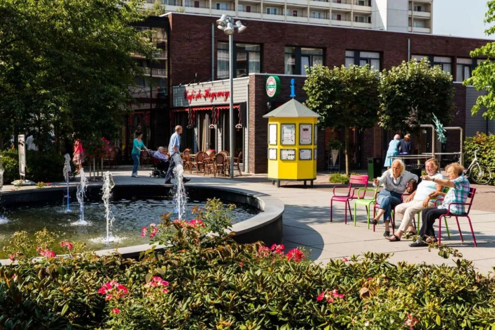 Insólita estrategia en Holanda: crearon un pueblo ficticio para personas con Alzheimer