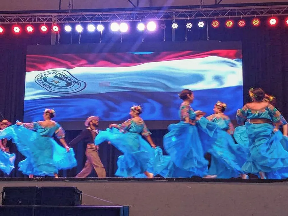 Celebración del Día de la Madre y el Día de la Independencia del Paraguay