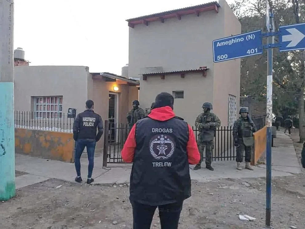 Allanan supuesto “kiosco de drogas” en Trelew y acusan a dos hermanos de ser vendedores