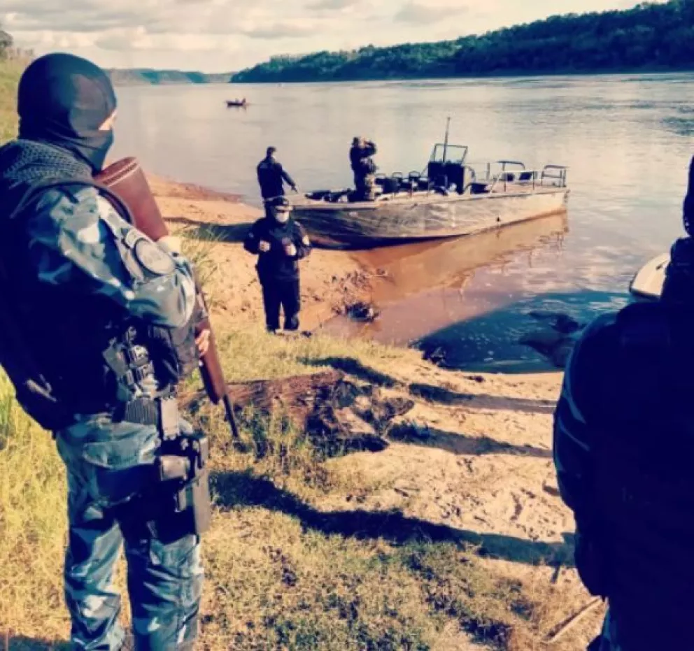 Hallaron 42 cubiertas de contrabando en orillas del río Paraná en Eldorado