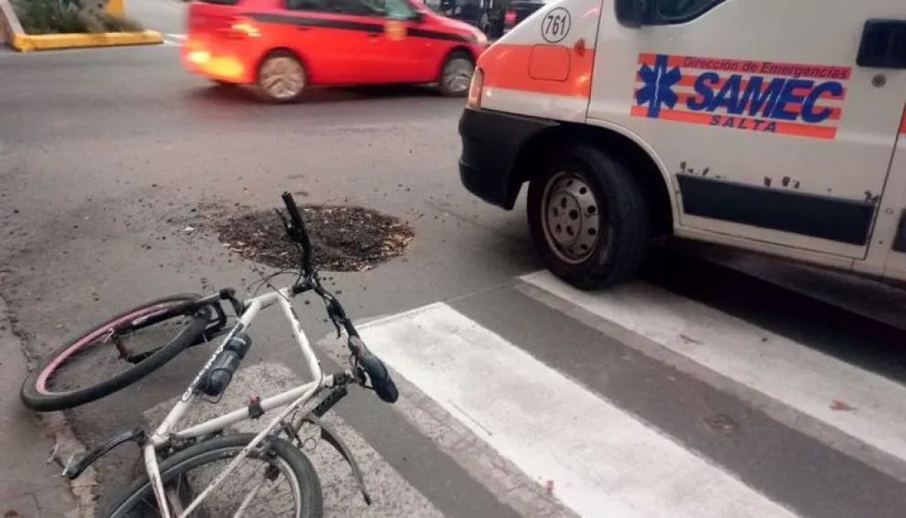 Chocaron a un anciano que cruzaba por la senda peatonal