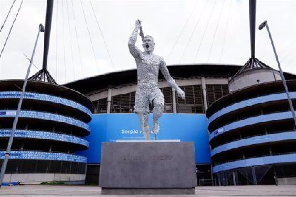La increíble estatua que hizo el Manchester City en reconocimiento al Kun Agüero