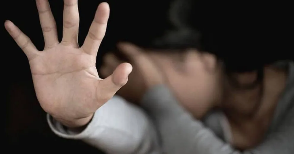 Niña tuvo a su bebé y lo tiró por la ventana: médicos dieron a conocer el estado en el que llegó al hospital