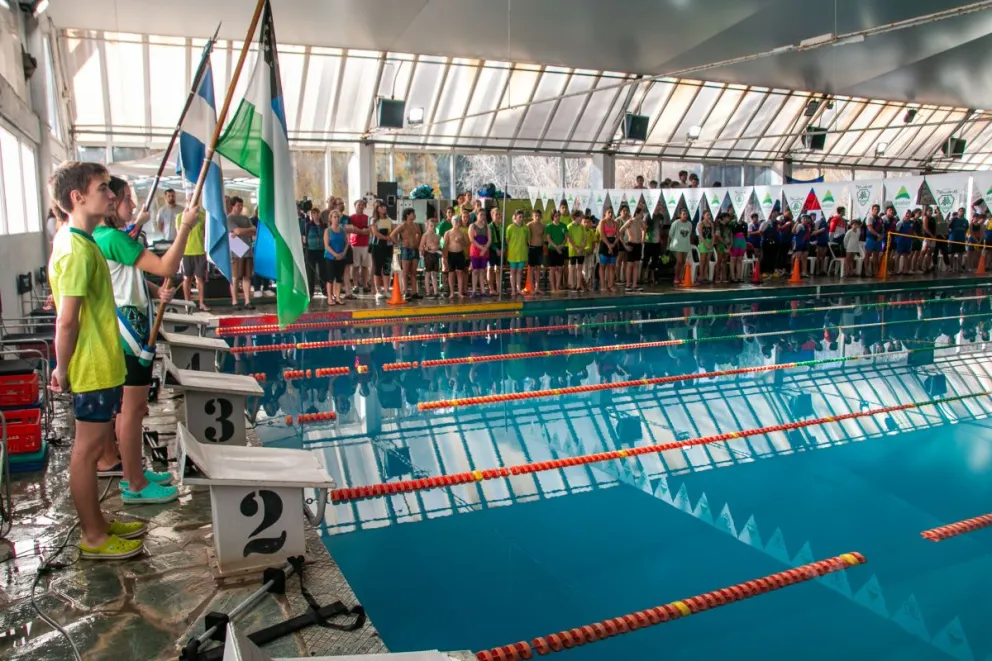 Con el acto inaugural comenzó el provincial de natación 