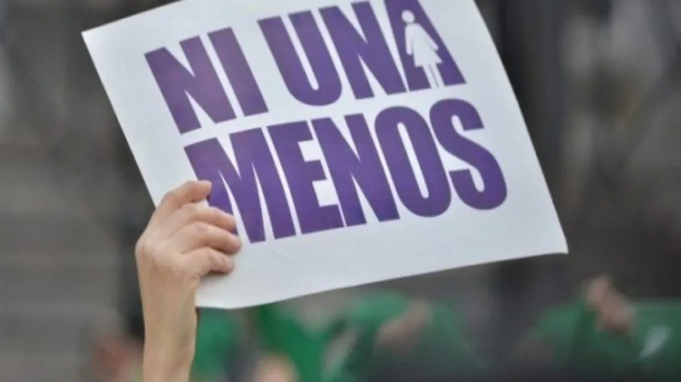 Insólito: vio que era feminista por un estado de Whatsapp y decidió no contratarla