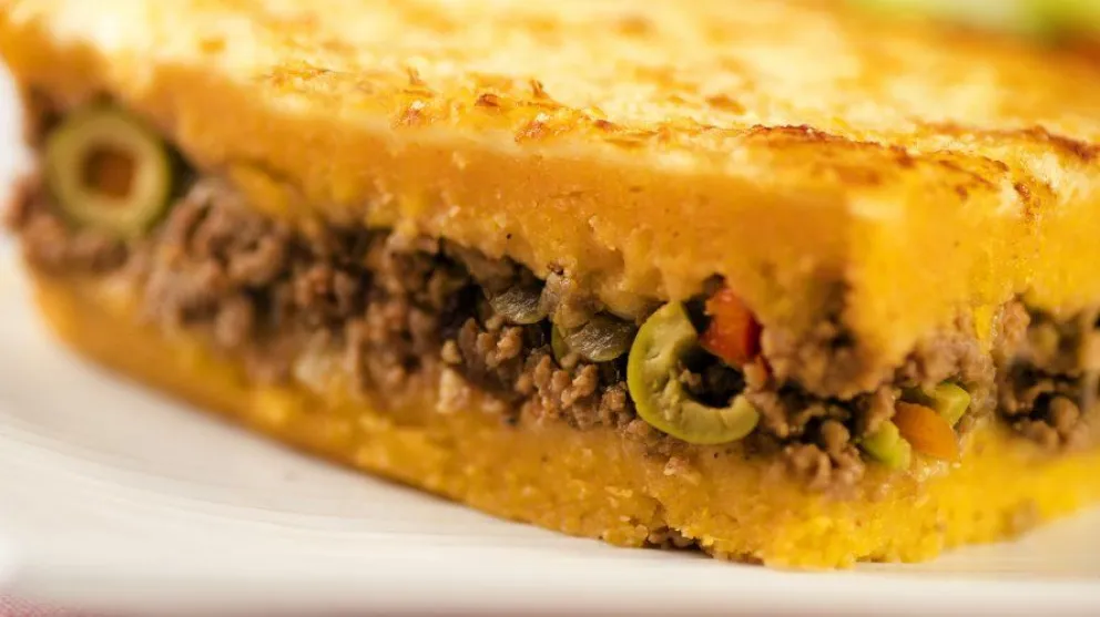 Una receta distinta: paso a paso para hacer un pastel de polenta con carne