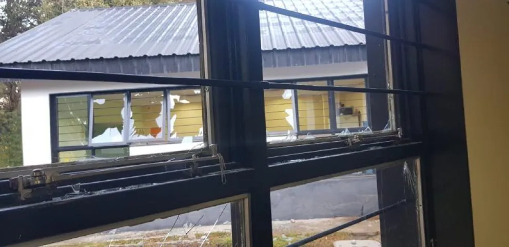 Vándalos provocaron graves destrozos en la Escuela 341