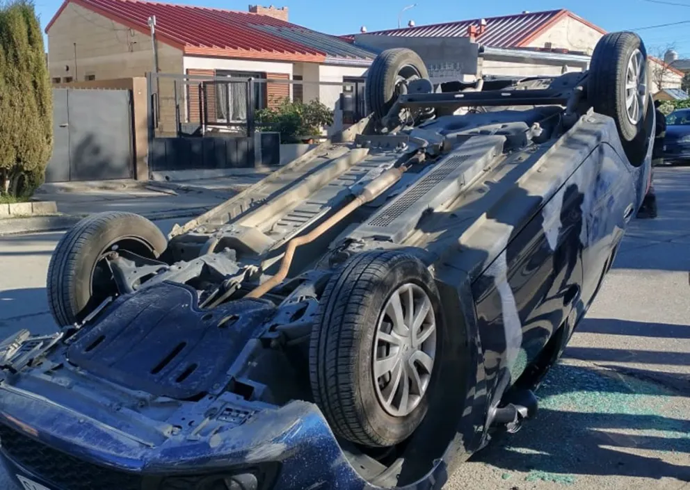 Perdió el control, volcó y tuvo que ser trasladada al Hospital