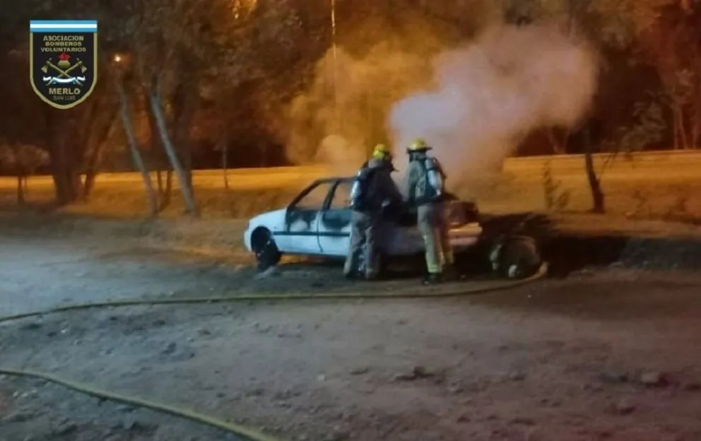 Villa de Merlo: Se incendió un auto en la madrugada del sábado 