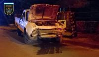 Una camioneta chocó contra dos postes: el conductor no sufrió lesiones de gravedad