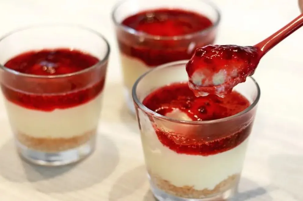 Cómo preparar un mini cheesecake en taza y ¡en solo 3 minutos!