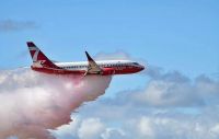 El avión hidrante que compró Santiago es un Boeing 737 Fireliner con gran capacidad