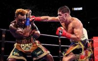 Brian Castaño y Jermell Charlo pelean por el título mundial de las cuatro principales entidades del boxeo