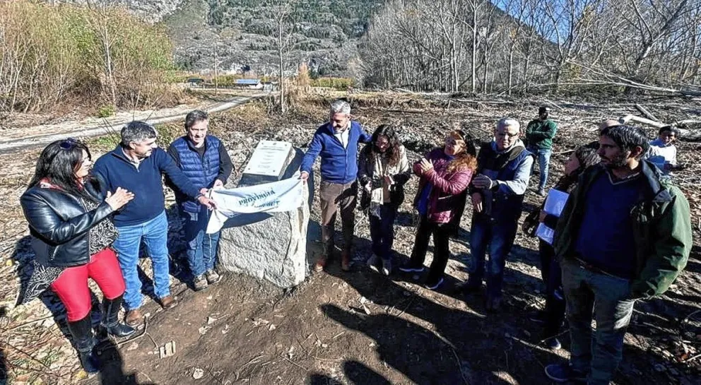Se inauguró jardín maternal y se colocó la piedra  fundacional de la Escuela Técnica 7727 de El Hoyo