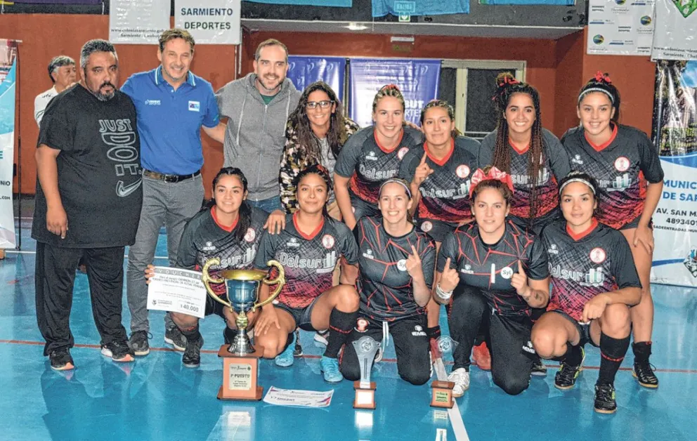 Las chicas de Comodoro comienzan a jugar en Esquel