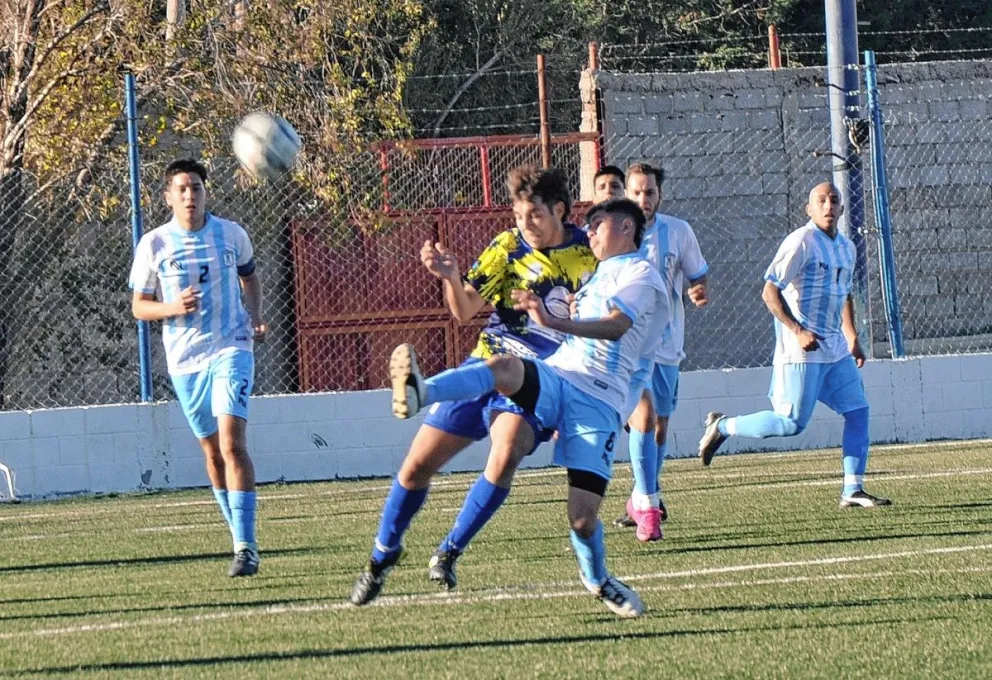 Oeste lo empató en el descuento y Saavedra comenzó ganando
