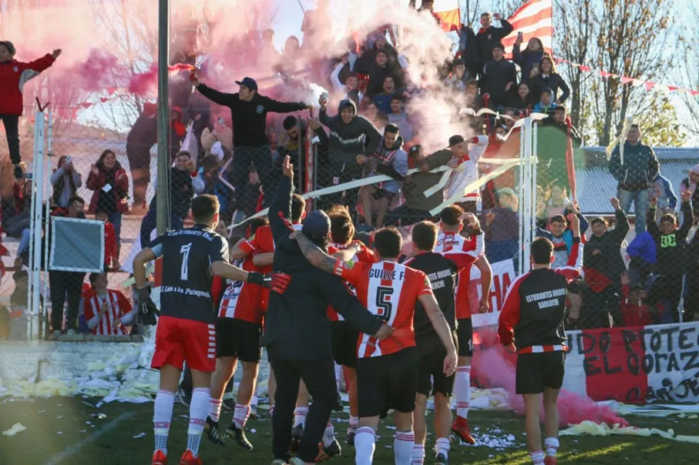 Estudiantes volvió a golear y es el otro finalista