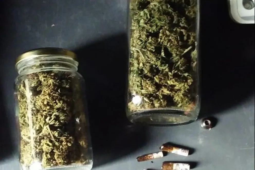 Detuvieron a tres jóvenes en posesión de marihuana