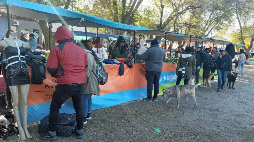 El frío y la lluvia no impidieron que los vecinos colmaran la plaza Basilio Villarino