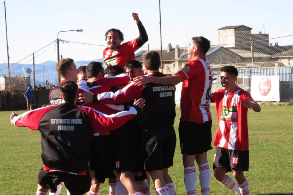 A pura contundencia, Estudiantes Unidos está en la final