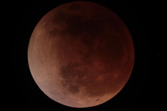 Una luna roja y eclipsada se vio desde Posadas
