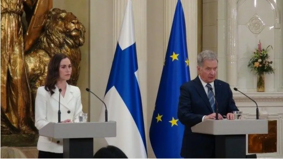 Finlandia firma solicitud de ingreso a la OTAN