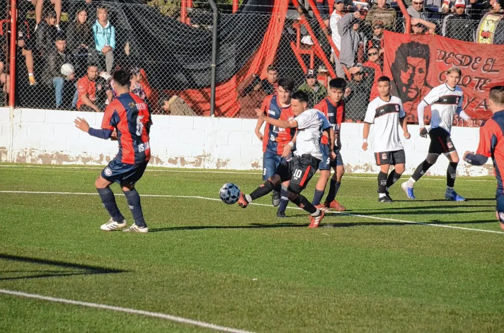 Palazzo goleó en el debut a USMA