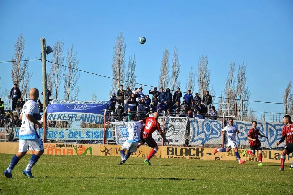 Jorge Newbery arrancó con el pie derecho en Sarmiento
