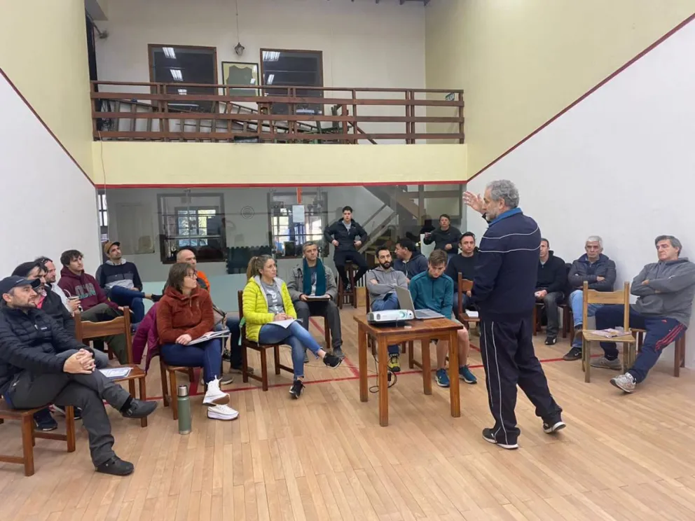 Importante curso para árbitros de squash