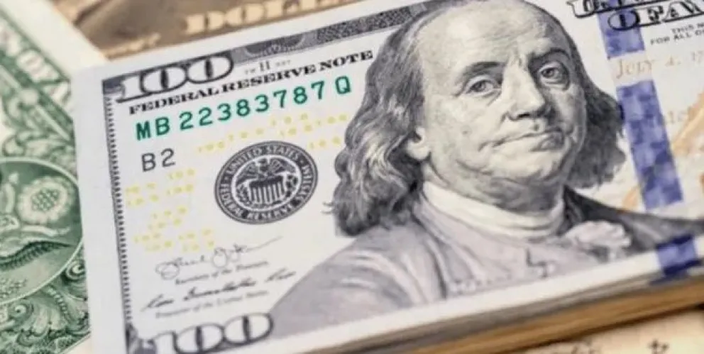 El dólar blue inicia la semana en alza y achica la distancia con los dólares financieros
