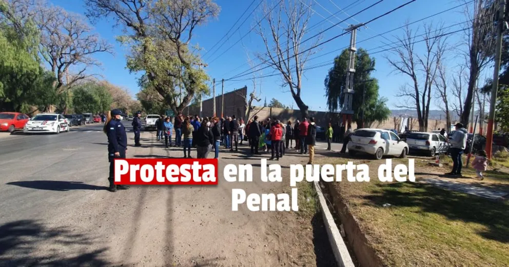 Protestan los familiares de los penitenciarios del Penal