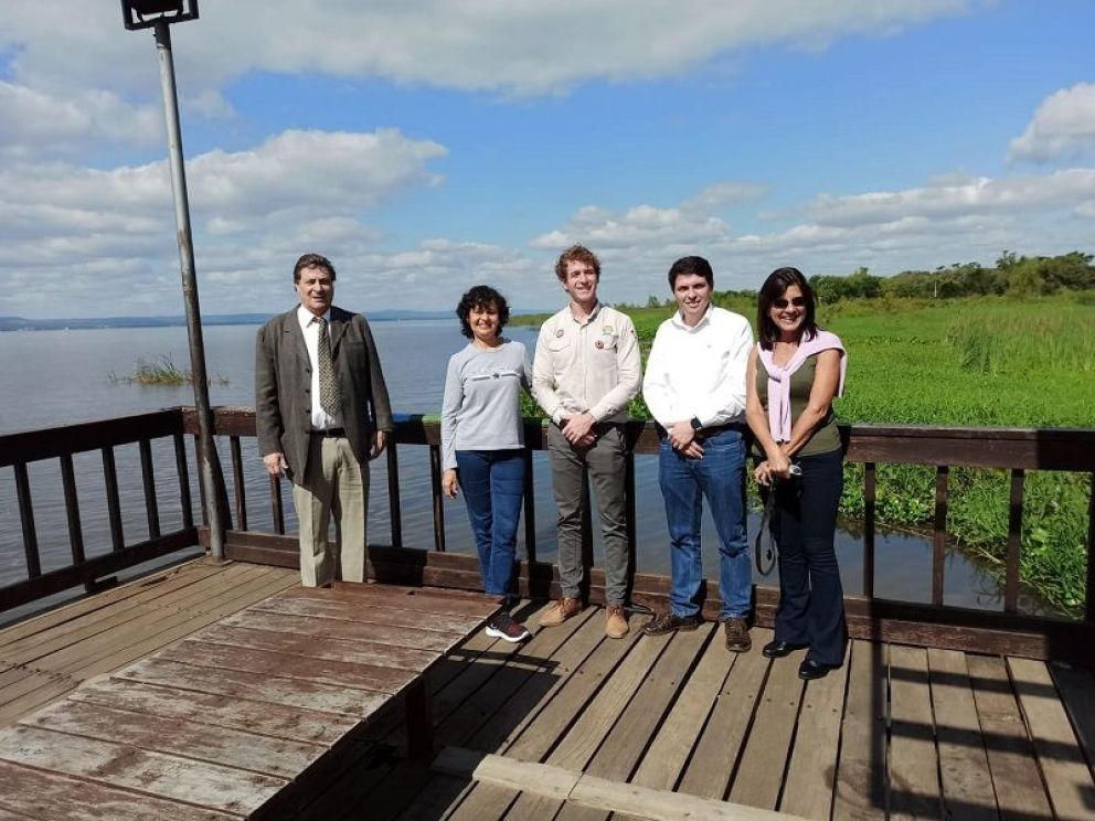 Investigadores de la UNaF visitaron el Lago Ypacaraí y el INFONA en Paraguay