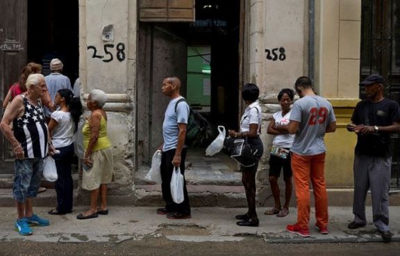 EEUU flexibilizó el envío de dinero y los viajes a Cuba "para empoderar al pueblo cubano"