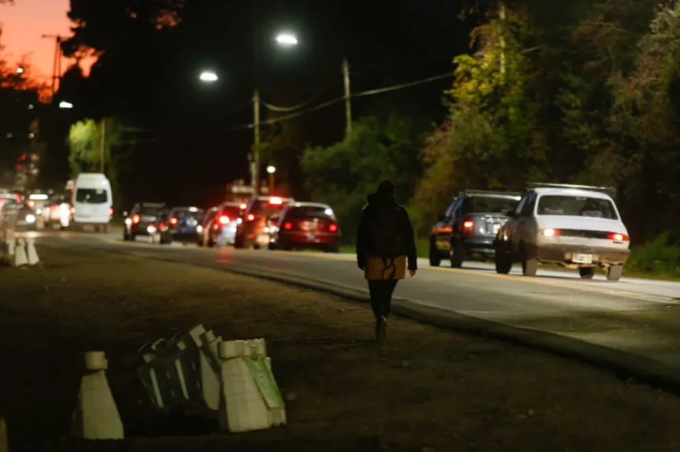 Ante el paro de colectivos, los vecinos se organizan para encarar la rutina 