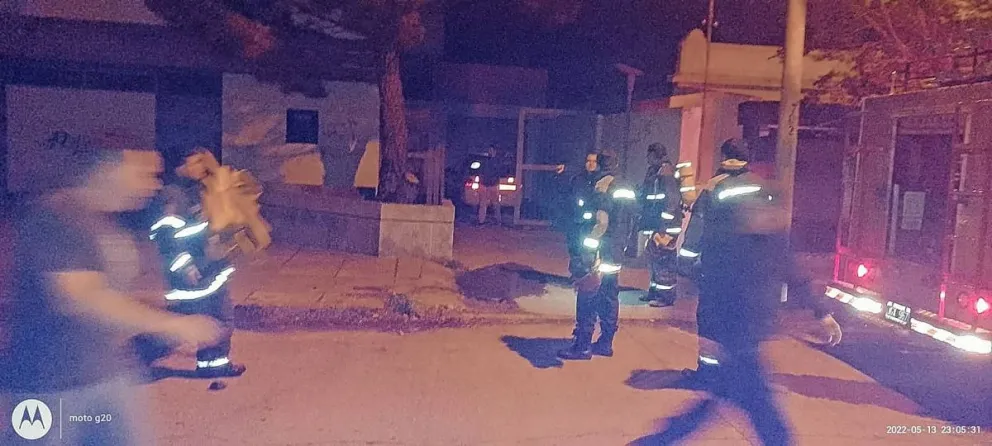 Incendio en edificio de Telefónica: sospechan de una “macumba” como queja por el servicio de internet que presta la compañía en Deseado