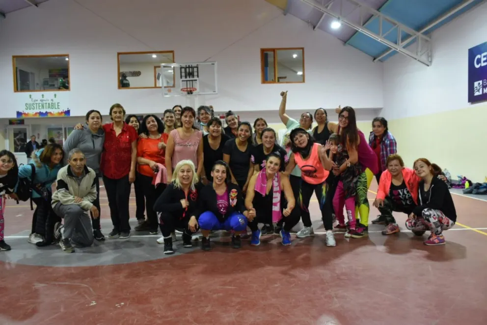 Bailaron para colaborar con Pía