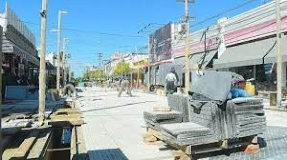 Nuevo tramo de la Peatonal Rivadavia está en su etapa culminante y próximo a inaugurarse