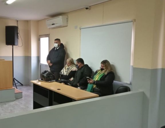 Minutos antes del juicio por usurpación, Nani Castelli accedió a devolver el club de padle de Kuki Barrufaldi 