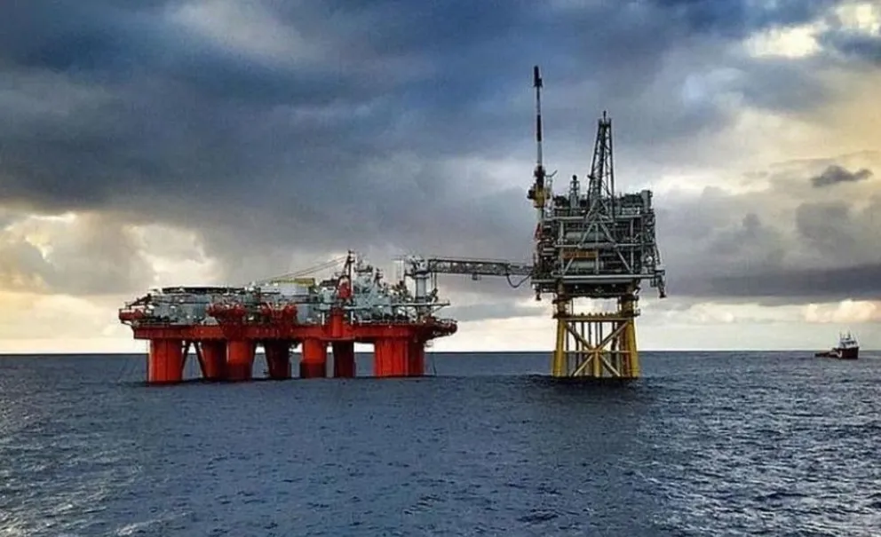 Petróleo bajo el mar, precios por las nubes: la ecuación imposible del Golfo San Jorge.
