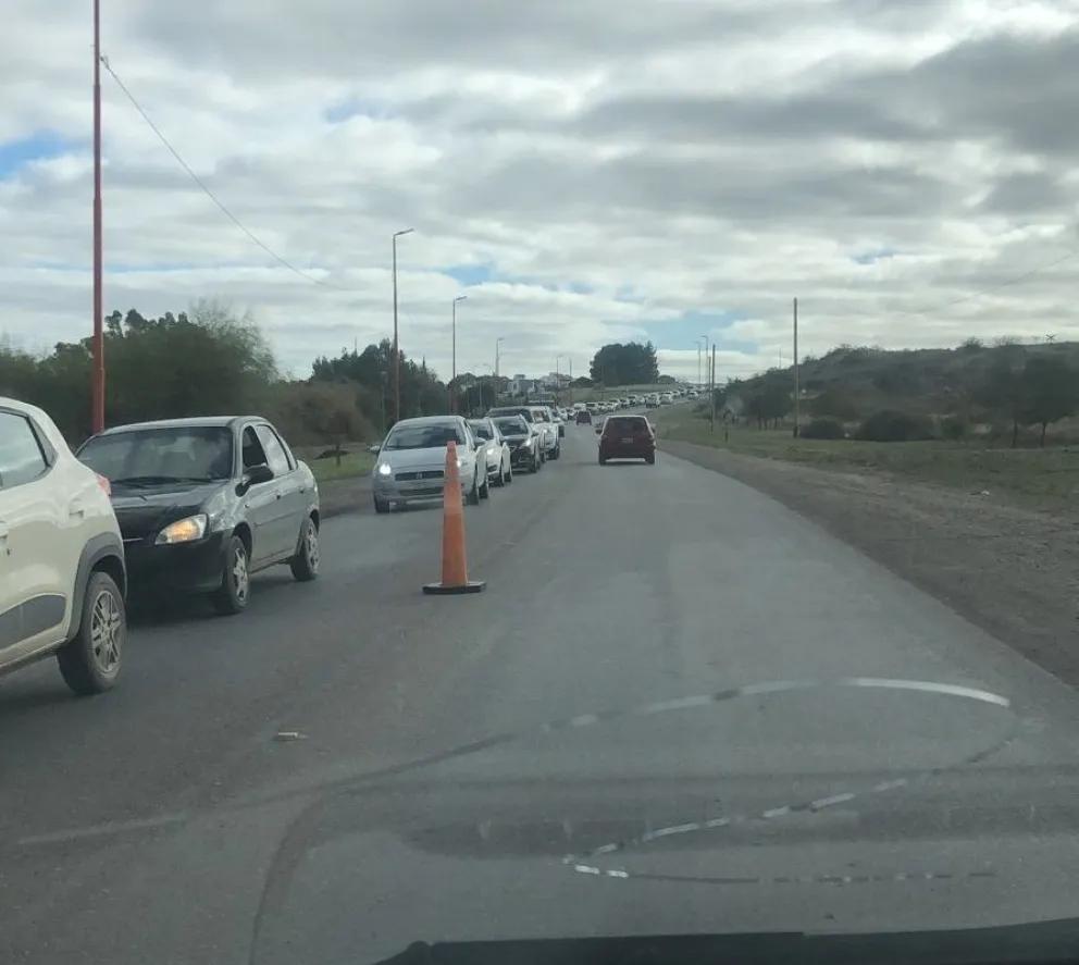 Video: un choque en cadena en el Puente Viejo generó que el tránsito se interrumpiera